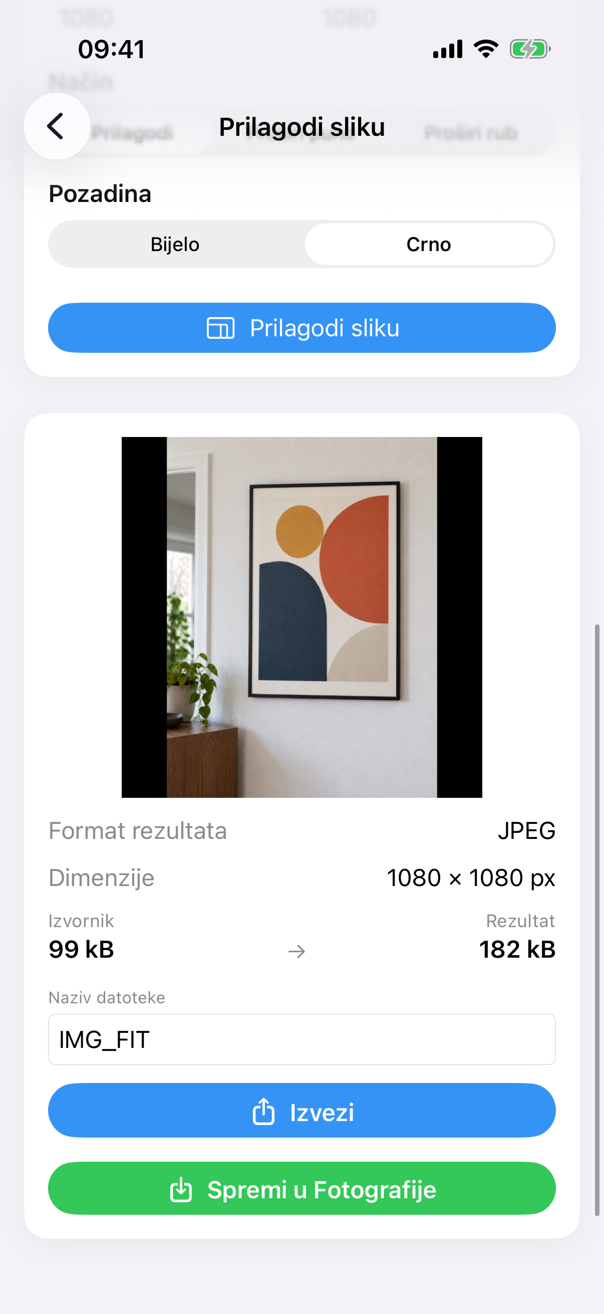 Rezultat ImageSetta Prilagodi sliku: cijela fotografija slike na kvadratnom bijelom platnu.